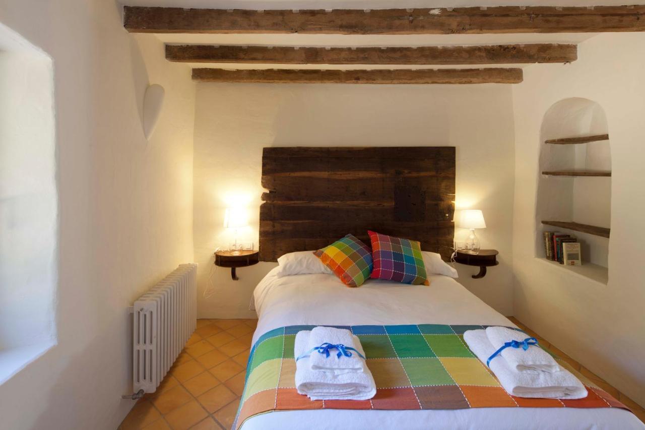 B&B La Rectoria De Sant Miquel De Pineda ซานต์เฟลิอู เด ปายารอลส์ ภายนอก รูปภาพ